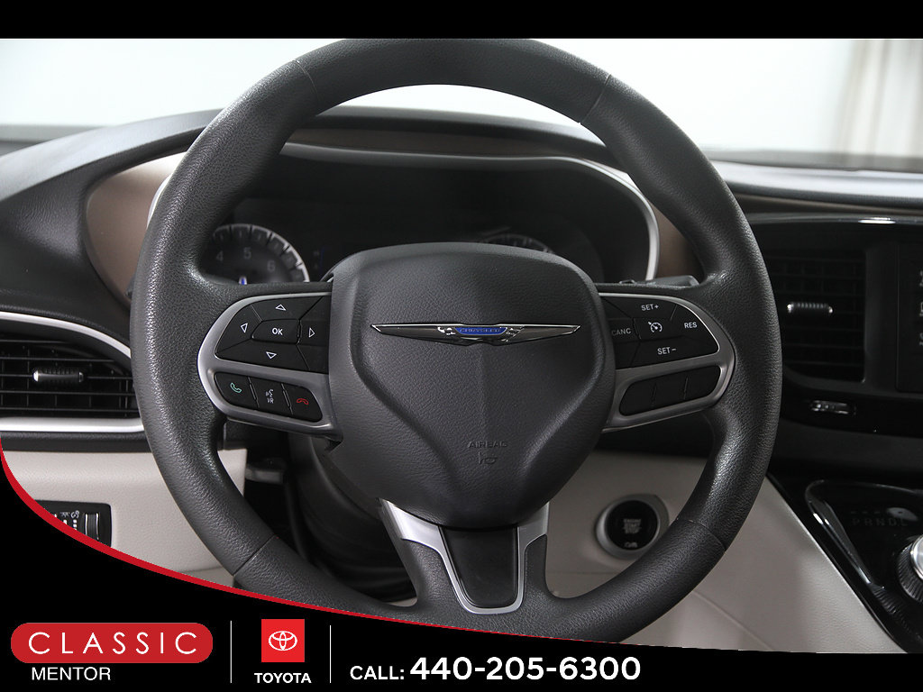 Used 2017 Chrysler Pacifica LX FWD image 7