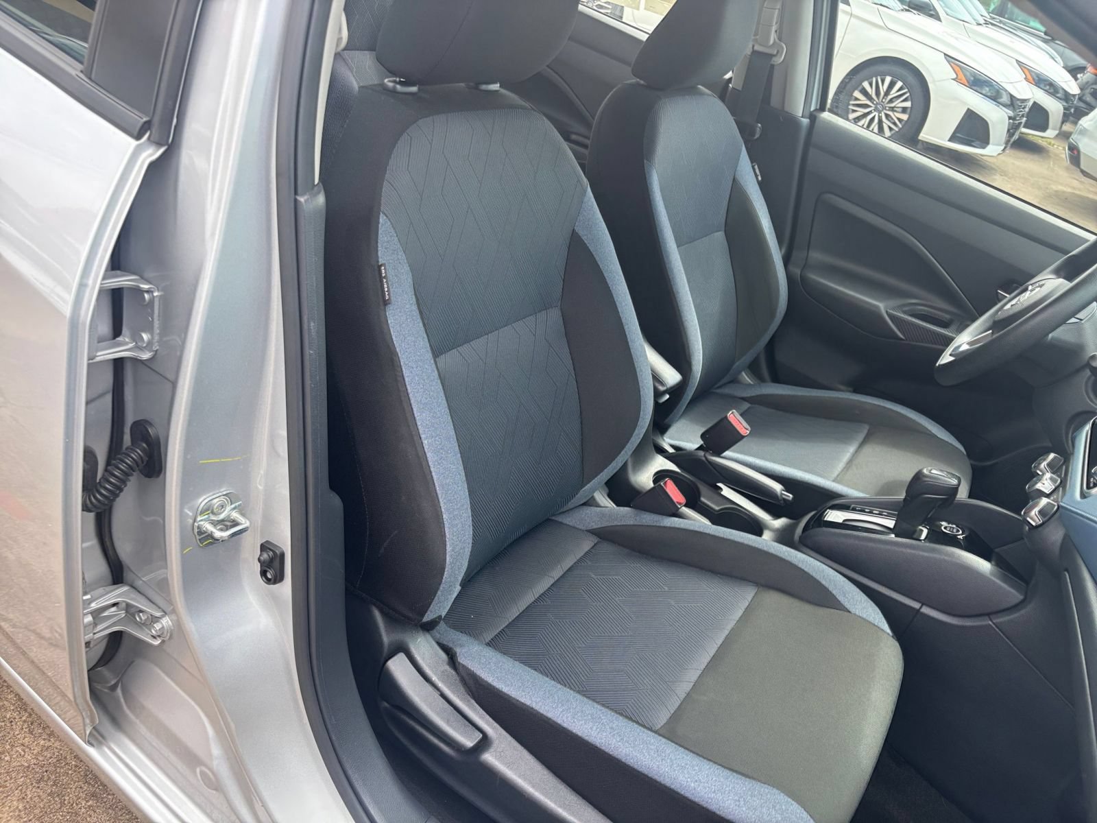 Used 2025 Nissan Versa SV FWD image 34