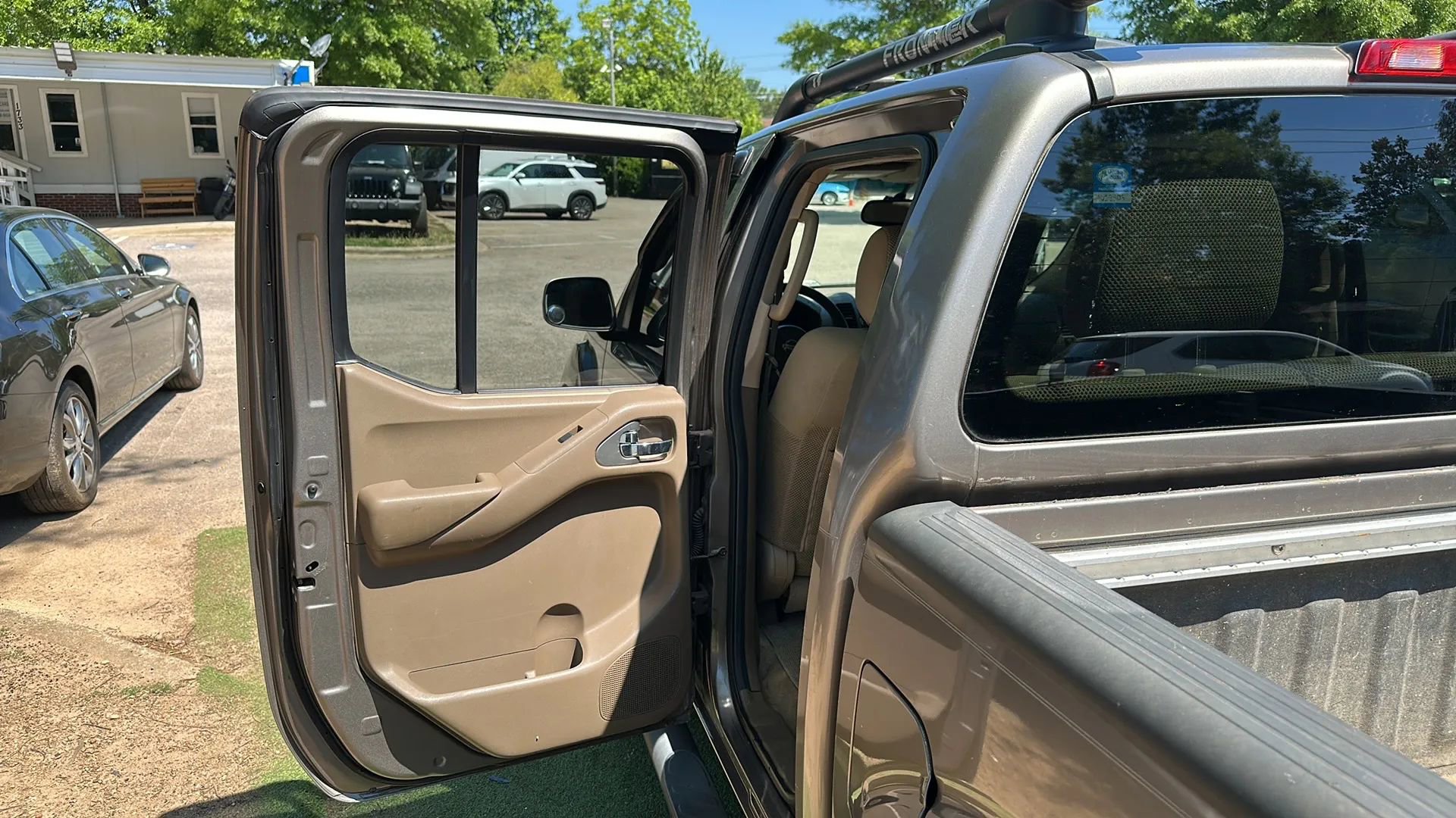 Used 2005 Nissan Frontier LE w/ (J01) Sunroof Pkg RWD image 16