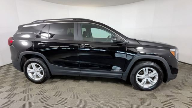 Used 2023 GMC Terrain SLE w/ Driver Convenience Package AWD/4WD image 3