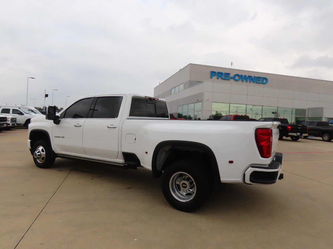Used 2022 Chevrolet Silverado 3500 High Country w/ Technology Package image 16