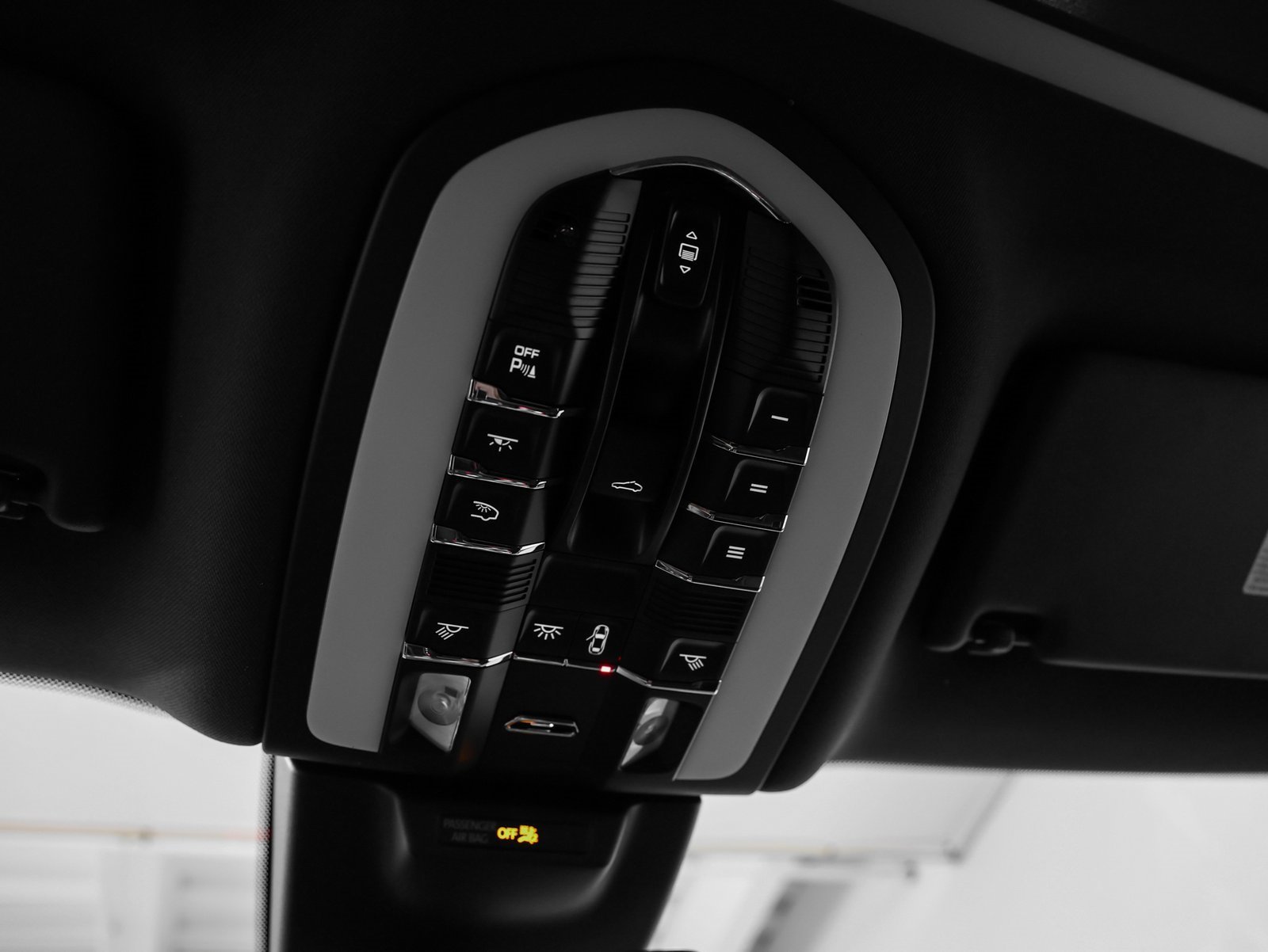 Certified 2025 Porsche Macan image 35