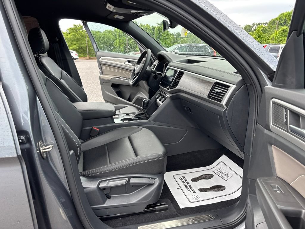 Certified 2023 Volkswagen Atlas Cross Sport SE FWD image 24
