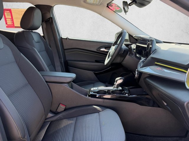 Used 2024 Chevrolet Trax LT w/ Driver Confidence Package FWD image 21