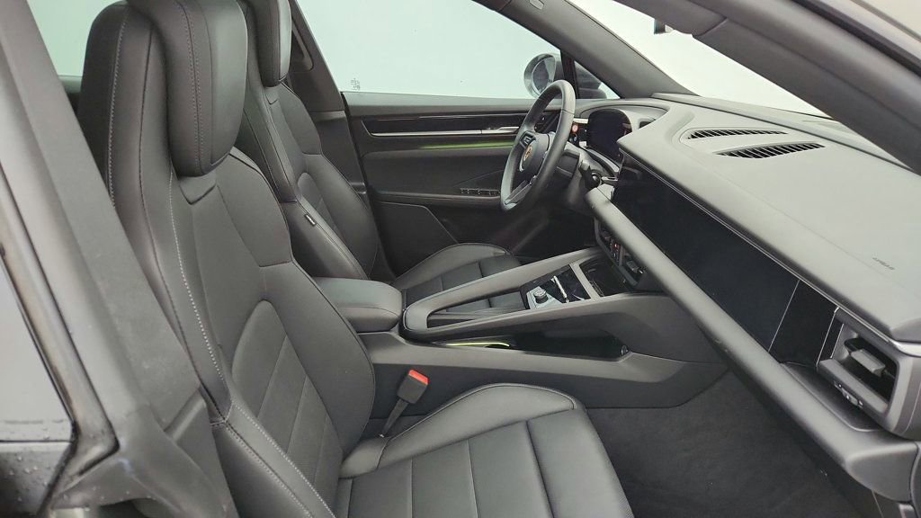 Used 2025 Porsche Macan Electric w/ Premium Package image 24