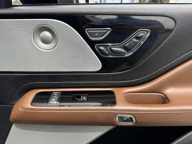 Used 2022 Lincoln Aviator Reserve w/ Equipment Group 201A AWD/4WD image 12