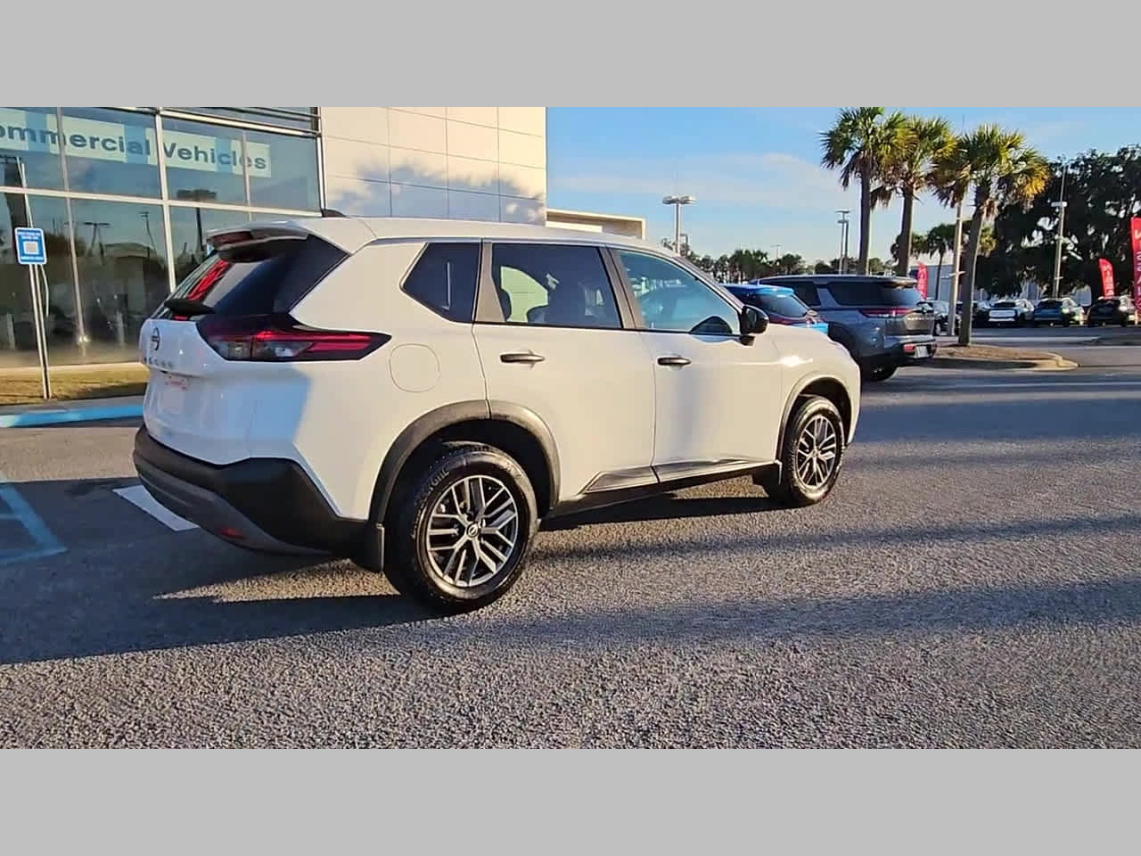 Used 2023 Nissan Rogue S image 31