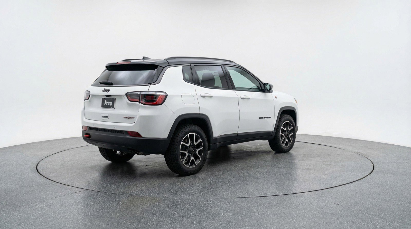 Used 2025 Jeep Compass Trailhawk image 6
