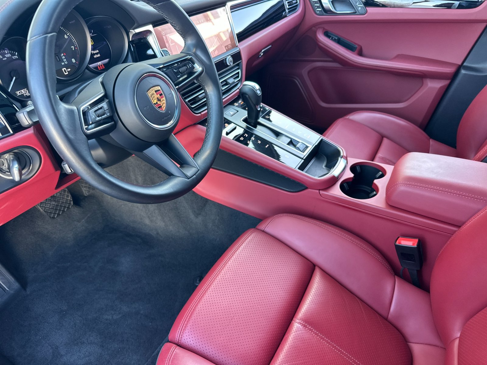 Certified 2023 Porsche Macan AWD/4WD image 5
