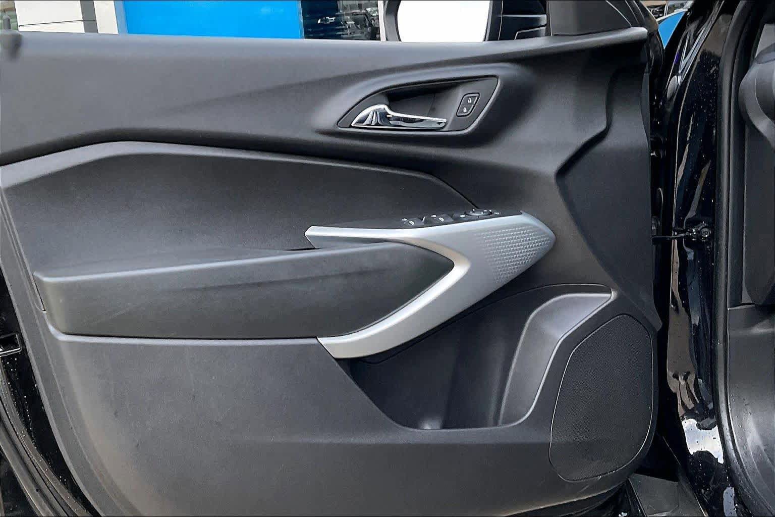 Certified 2025 Chevrolet Trax RS w/ Driver Confidence Package FWD image 21
