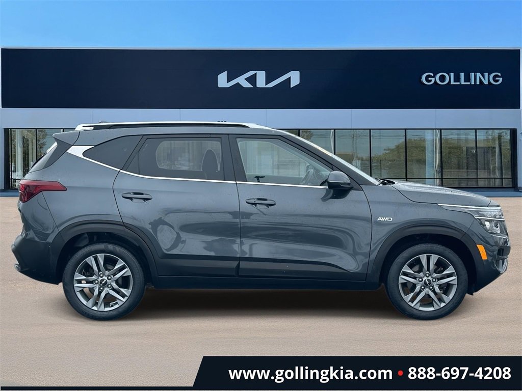 Certified 2022 Kia Seltos S image 2