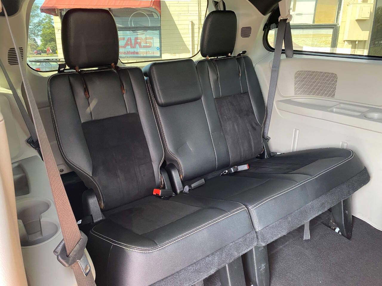 Used 2018 Dodge Grand Caravan SXT image 27