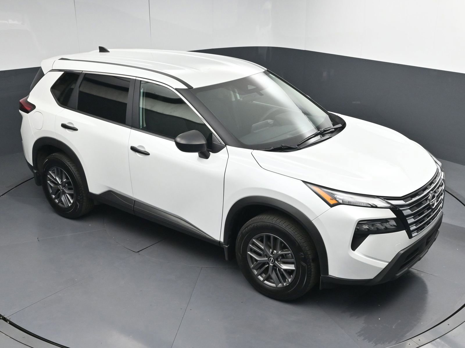 Used 2025 Nissan Rogue S image 29