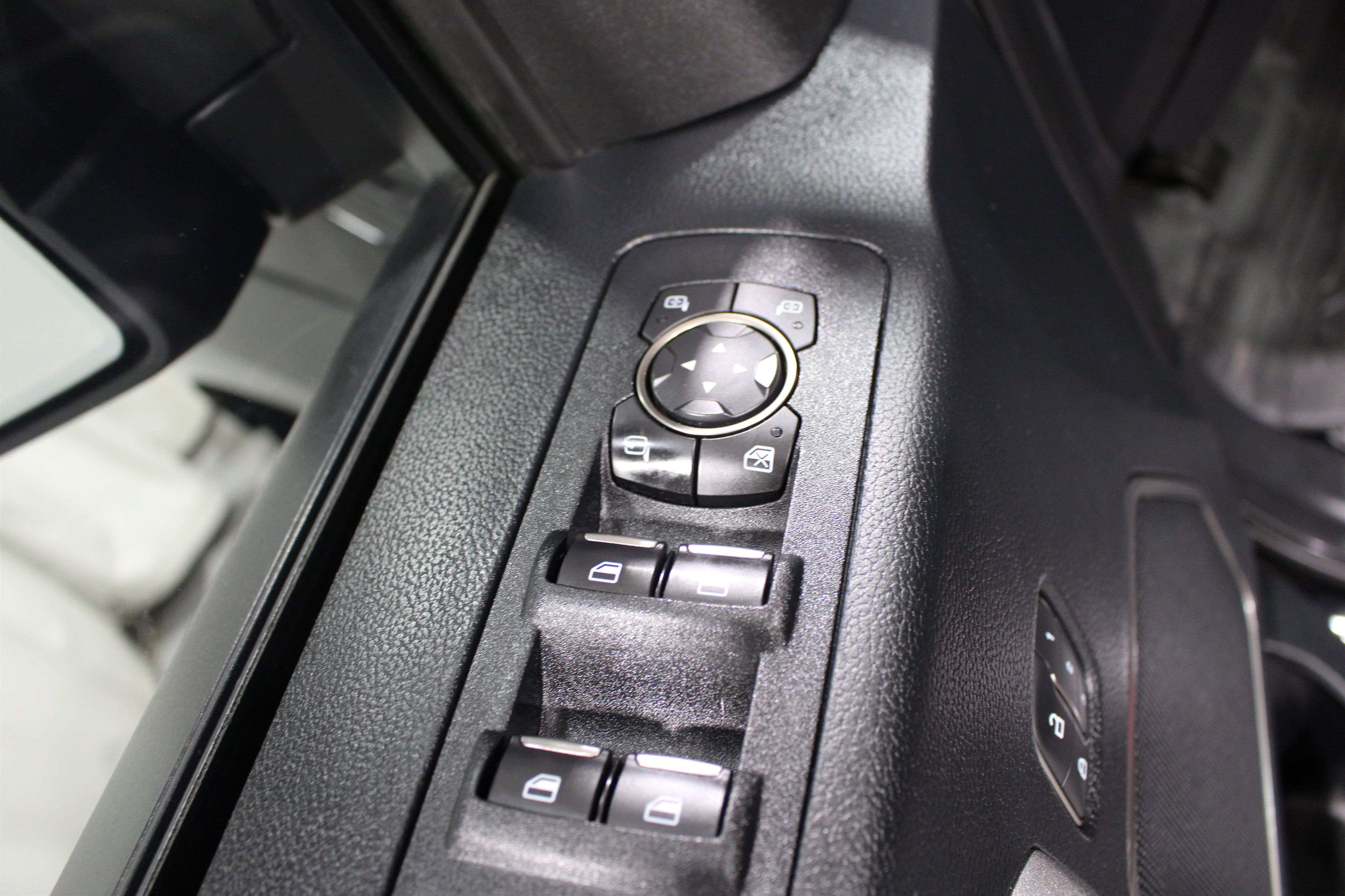 Used 2018 Ford F150 Raptor w/ Equipment Group 802A Luxury image 7