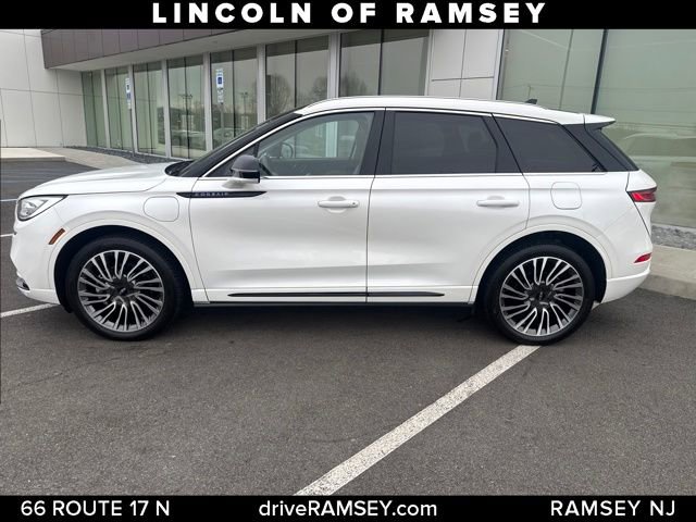 Used 2022 Lincoln Corsair Grand Touring w/ Elements Technology Bundle image 2