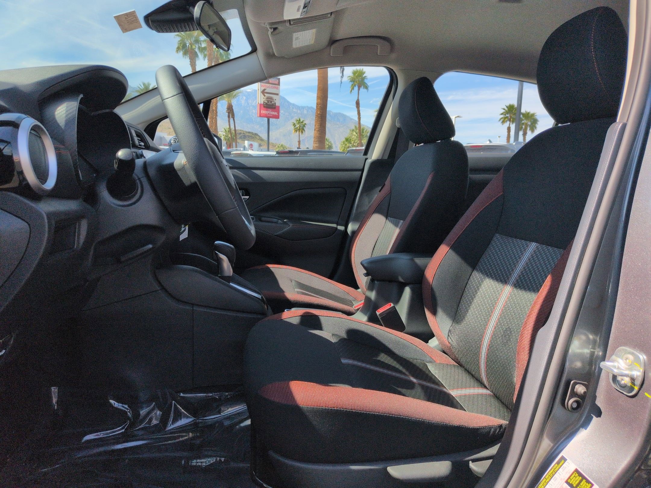 New 2025 Nissan Versa SR w/ Trunk Package image 12