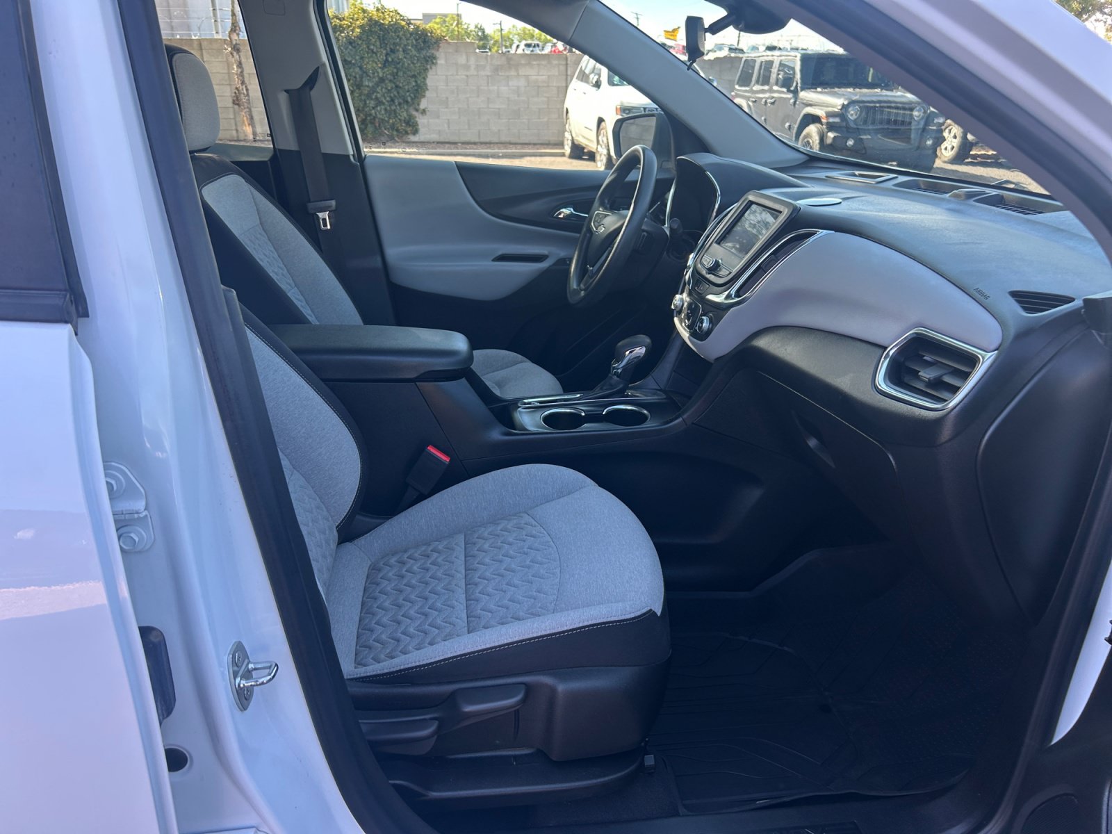 Used 2022 Chevrolet Equinox LS w/ LPO, Floor Liner Package FWD image 19