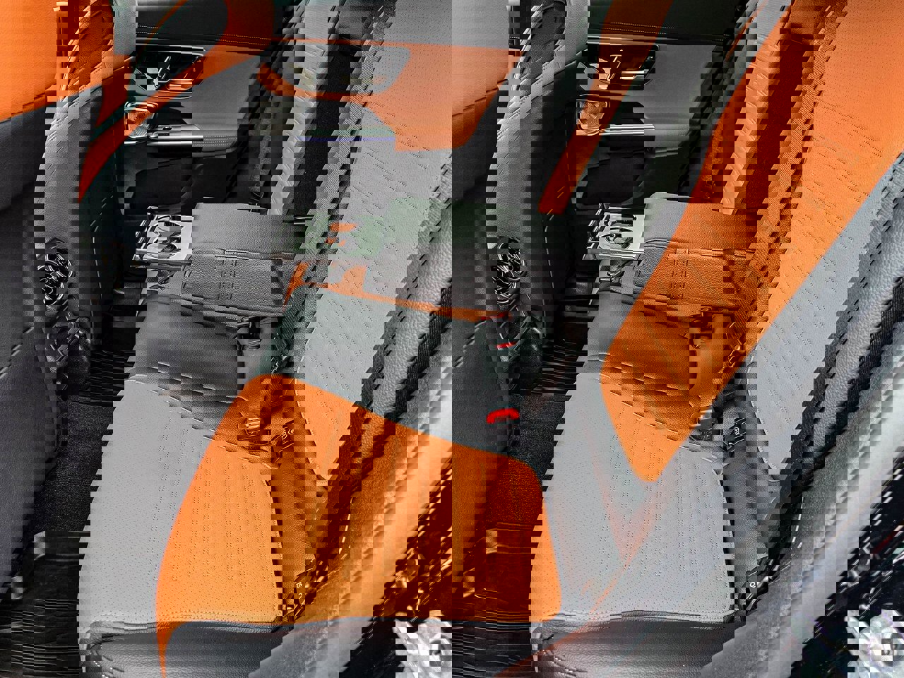 Used 2025 Mercedes-Benz GLC 300 4MATIC image 29