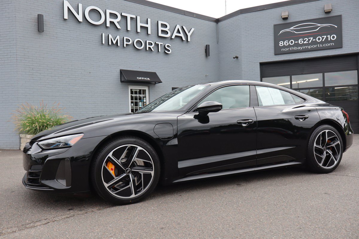 Used 2023 Audi RS e-tron GT w/ Carbon Performance Package AWD/4WD video 1