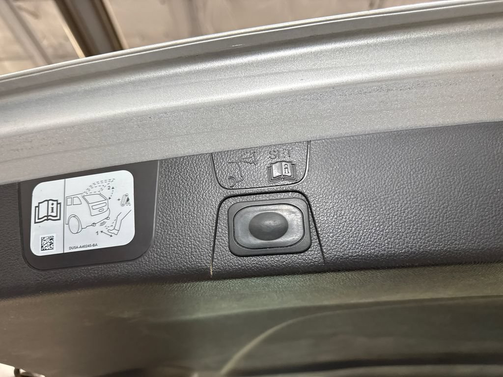 Used 2013 Ford C-MAX SEL FWD image 15