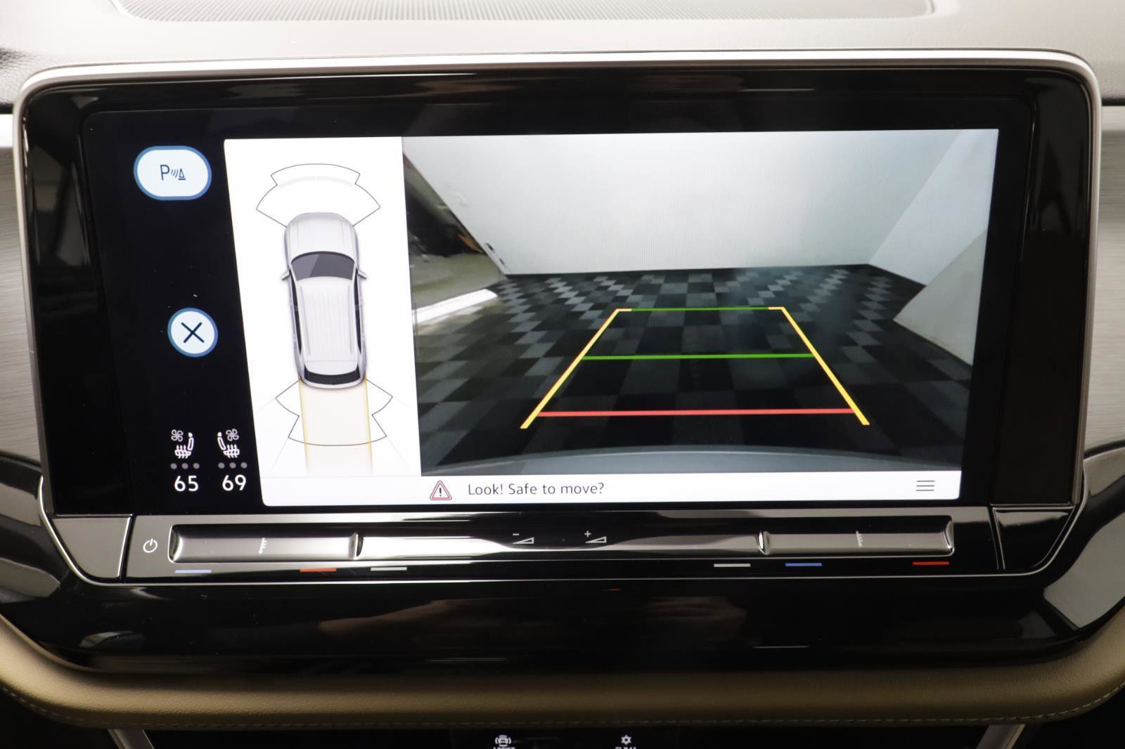 Used 2025 Volkswagen Atlas Cross Sport SE image 10