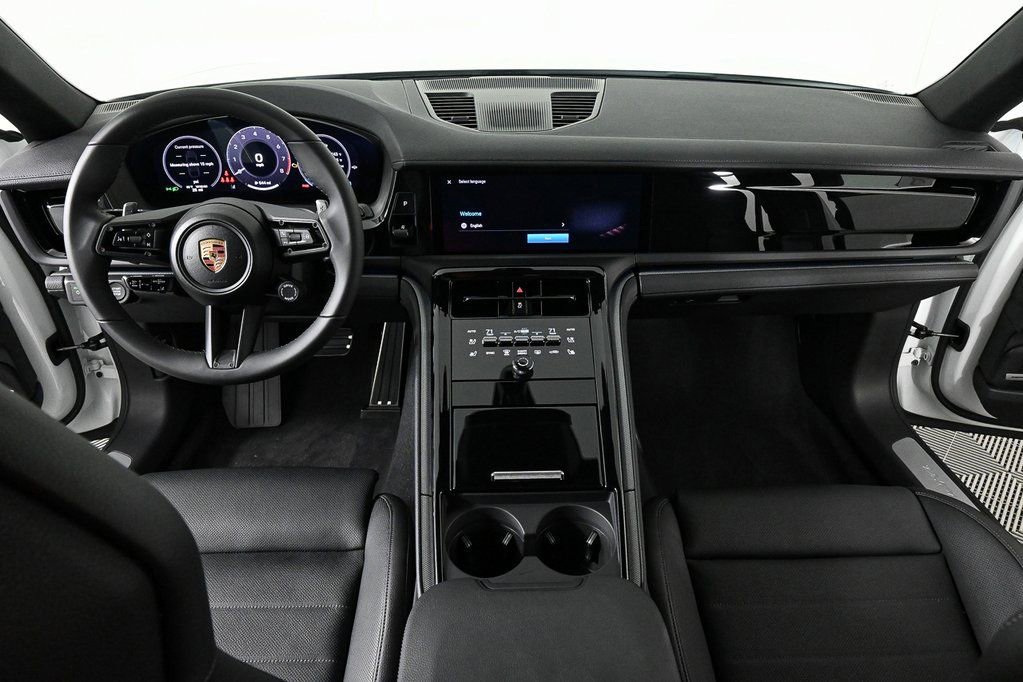 Used 2025 Porsche Panamera RWD image 19