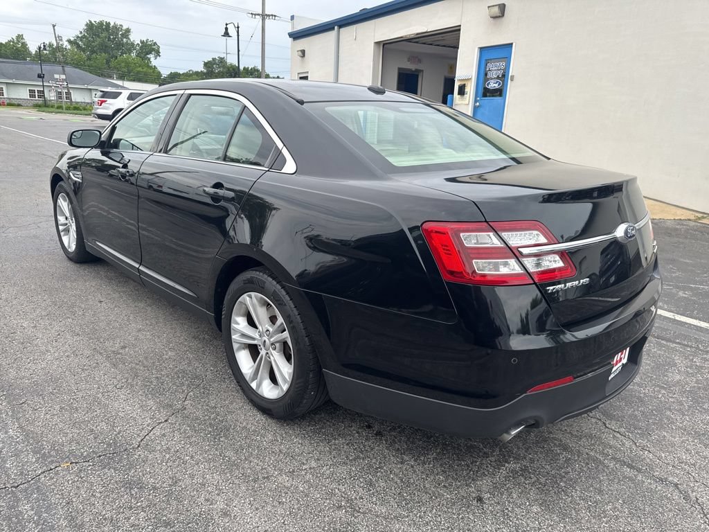 Used 2016 Ford Taurus SEL FWD image 5