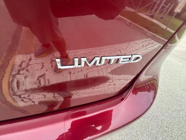 Certified 2020 Chrysler Pacifica Limited w/ Tire & Wheel Group FWD image 25