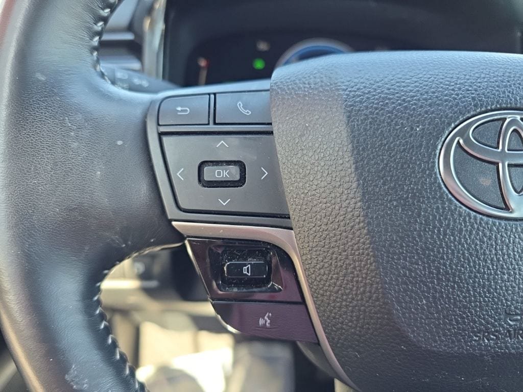 Used 2025 Toyota Camry SE FWD image 21