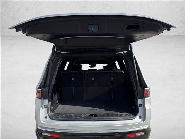 Used 2022 Jeep Wagoneer Series II RWD image 7