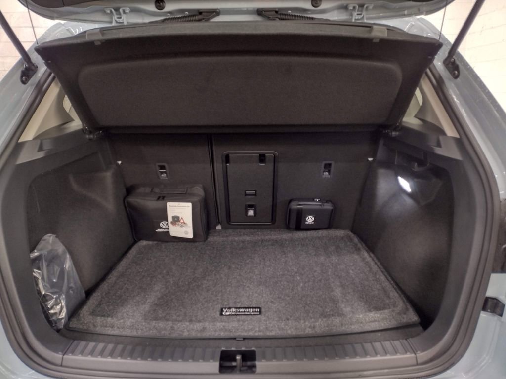 New 2026 Volkswagen Taos SEL image 16