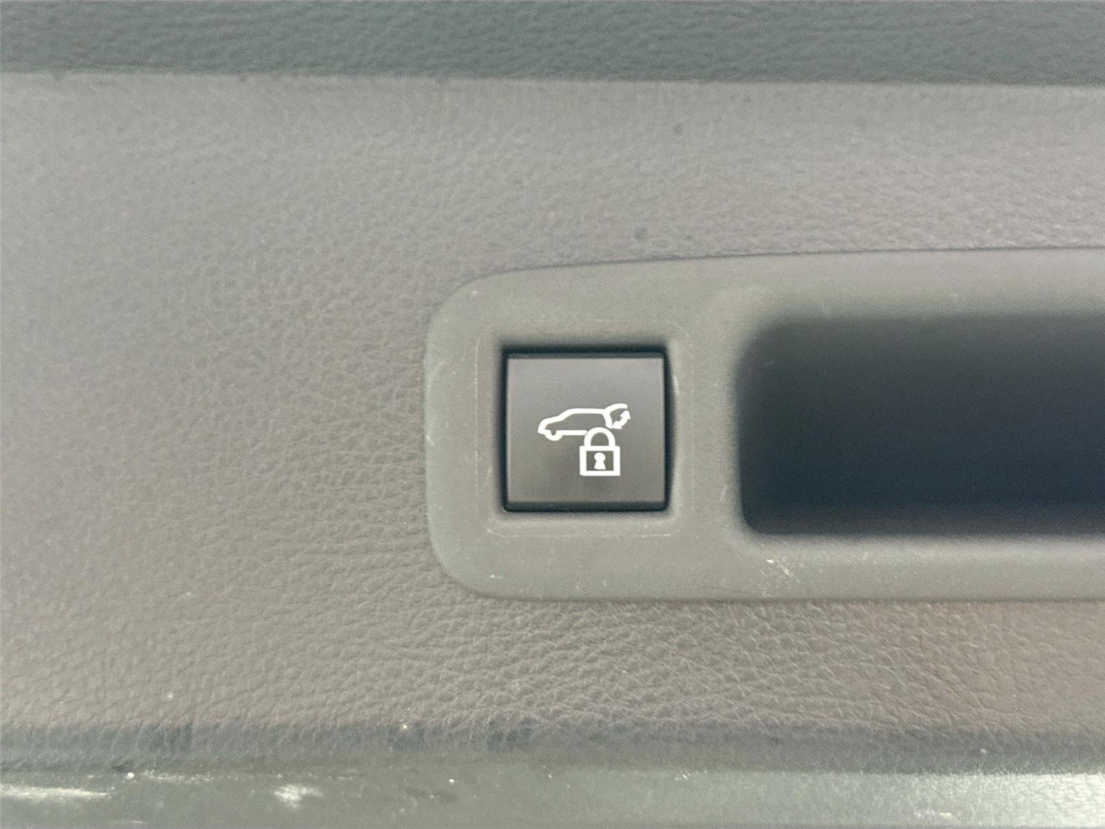 Certified 2026 Toyota Sienna XLE FWD image 40