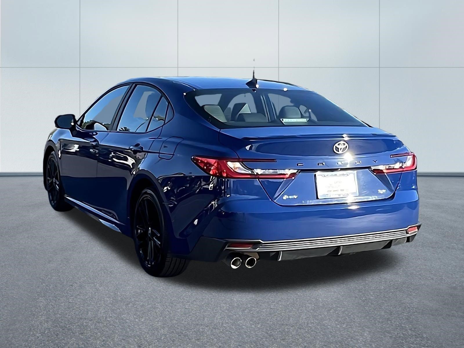 Used 2025 Toyota Camry SE FWD image 4