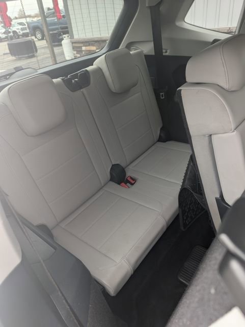 Used 2018 Volkswagen Tiguan SE w/ 3rd Row Seat Package image 33