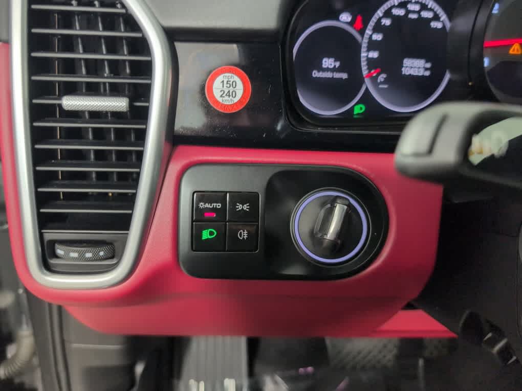 Used 2019 Porsche Cayenne AWD/4WD image 27