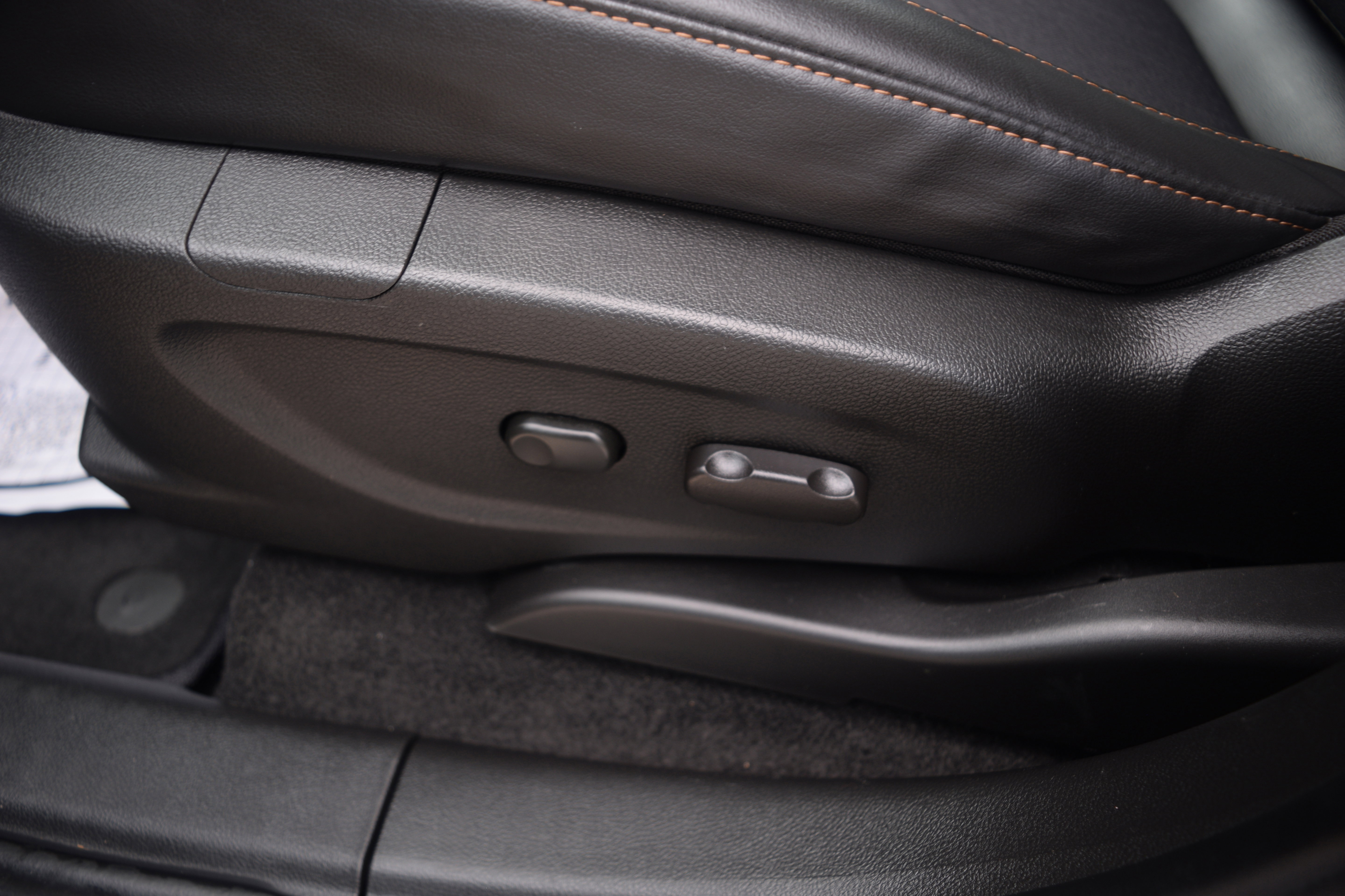 Used 2022 Chevrolet Trax LT w/ Midnight Edition image 19