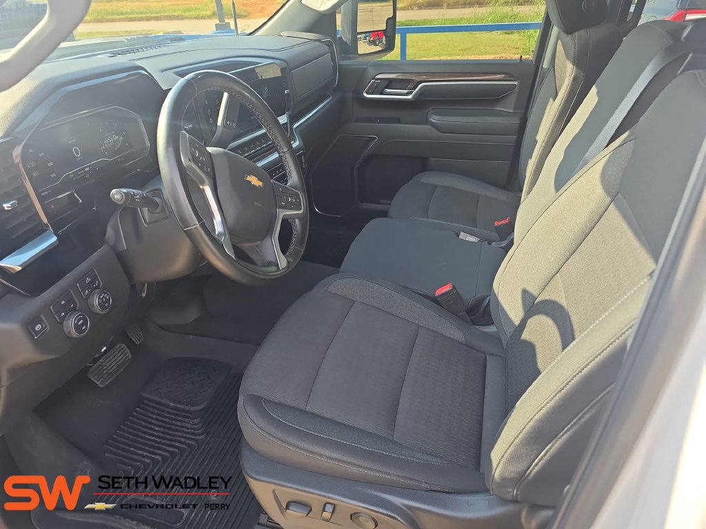 Used 2025 Chevrolet Silverado 2500 LT w/ Convenience Package AWD/4WD image 17