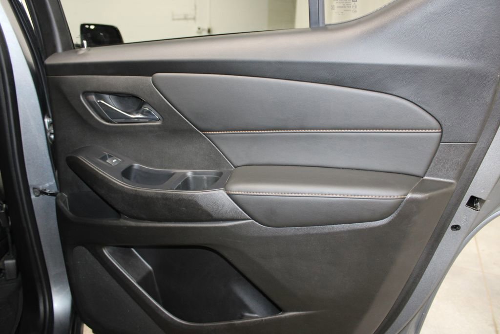 Used 2021 Chevrolet Traverse LS FWD image 27