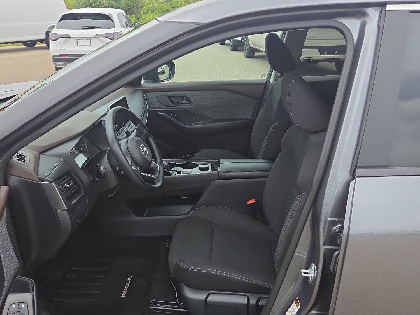 Used 2023 Nissan Rogue S AWD/4WD image 18