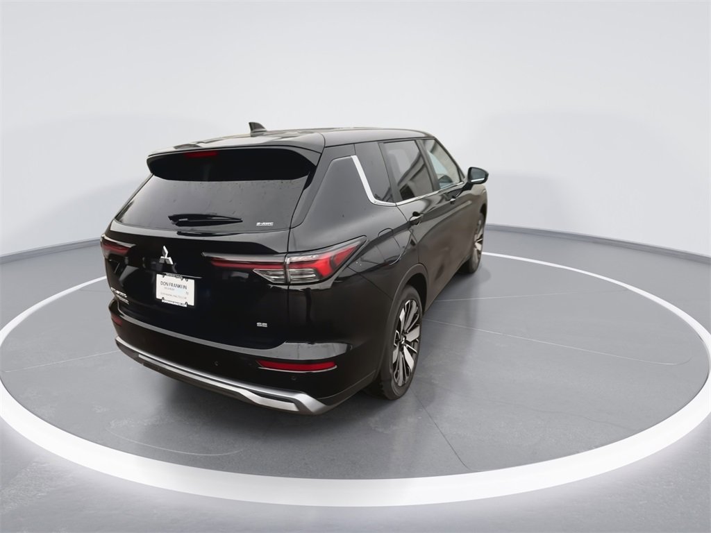 New 2025 Mitsubishi Outlander SE image 8