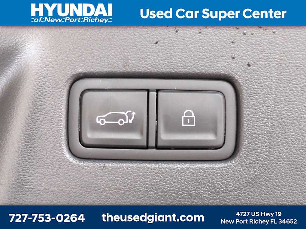 Used 2025 Hyundai Santa Fe SE FWD image 13