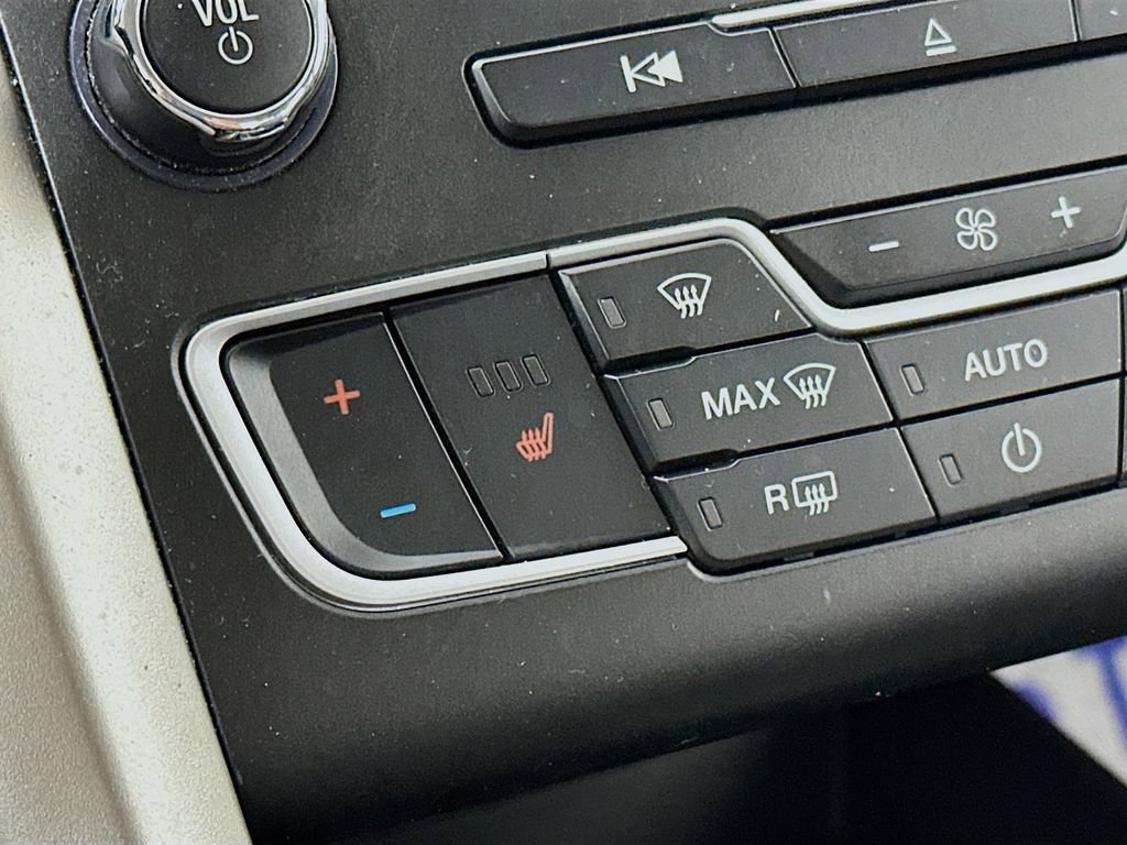 Used 2016 Ford Fusion SE w/ Equipment Group 202A image 23