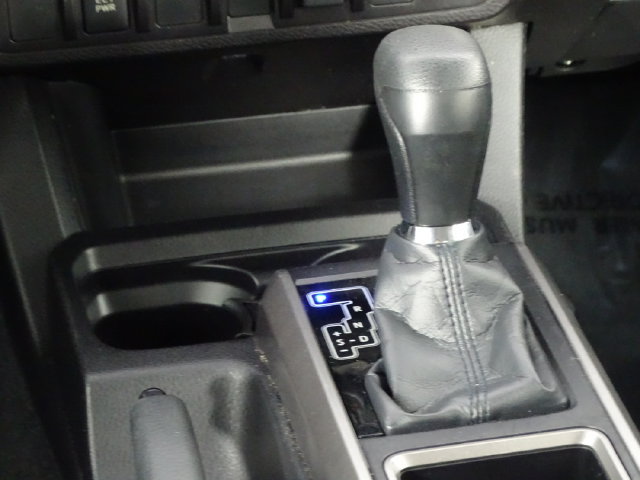 Used 2021 Toyota Tacoma SR5 RWD image 32