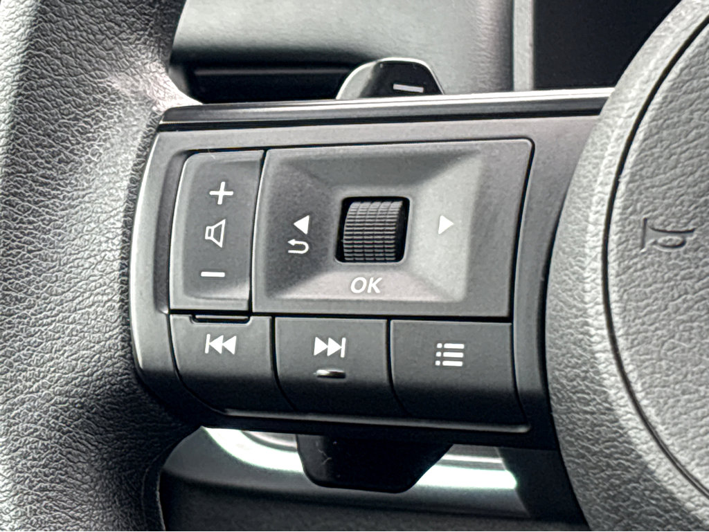 Used 2024 Nissan Rogue SV FWD image 8