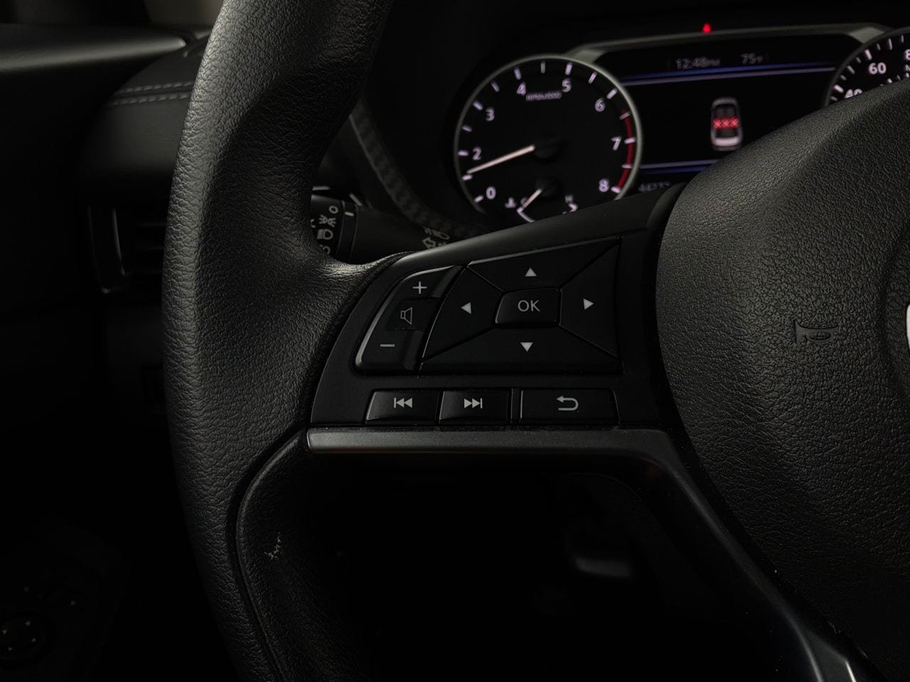 Used 2025 Nissan Sentra SV FWD image 28