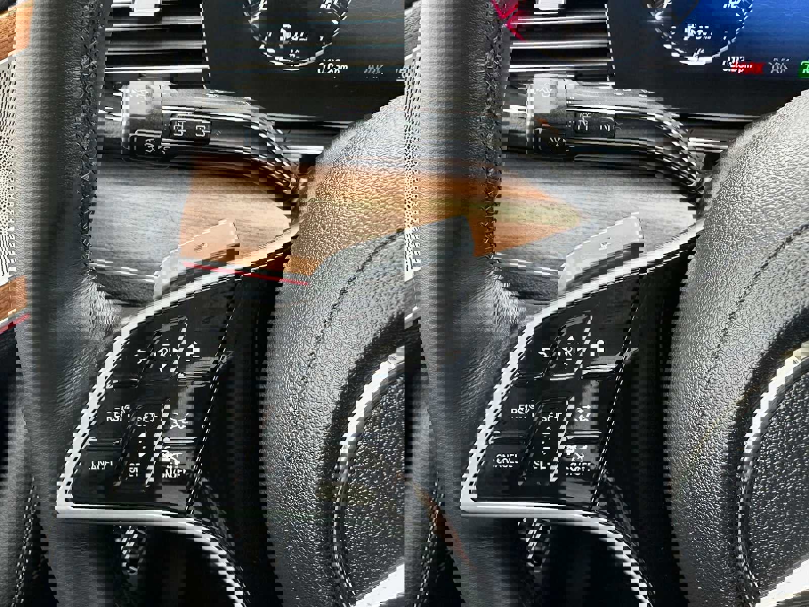 Used 2025 Mercedes-Benz GLE 450e 4MATIC image 37