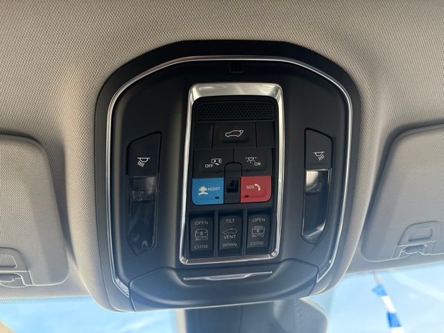 Used 2023 Jeep Grand Cherokee 4WD 4xe image 17
