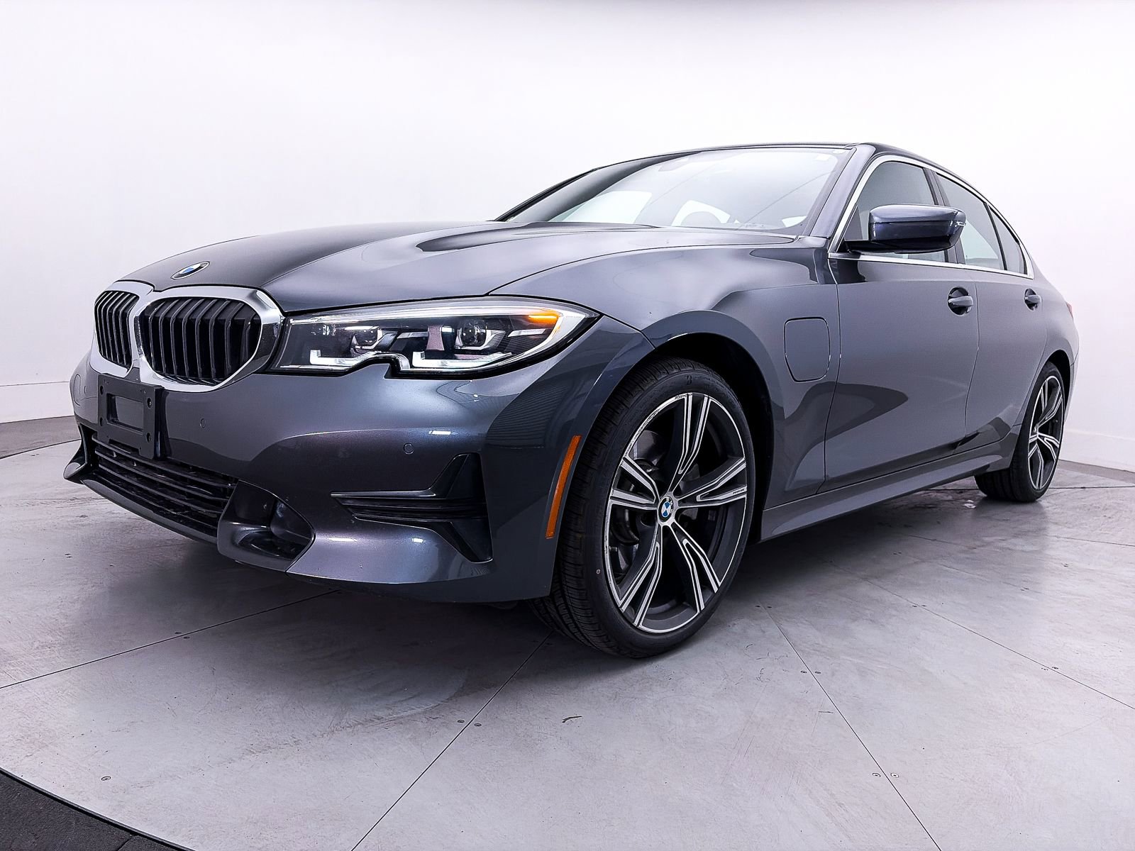 Used 2021 BMW 330e xDrive w/ Convenience Package AWD/4WD image 13
