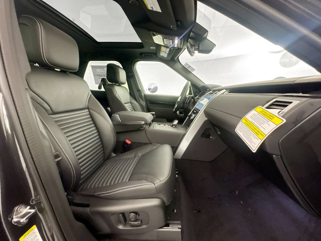 New 2026 Land Rover Discovery S AWD/4WD image 27