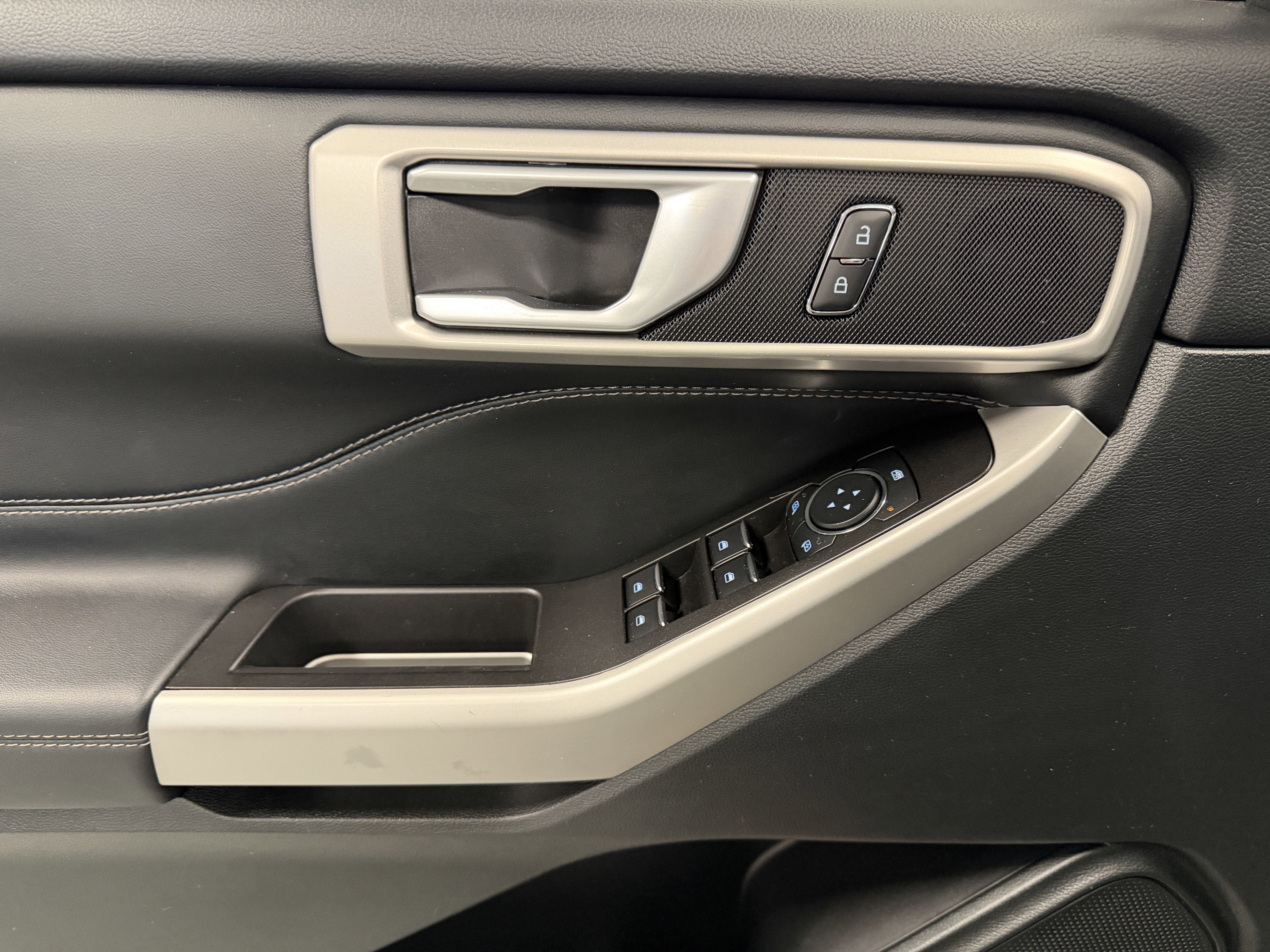 Used 2023 Ford Explorer XLT w/ Equipment Group 202A image 18